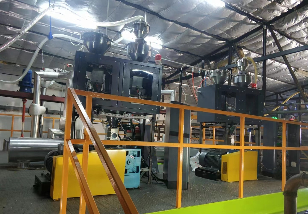 雙計(jì)量母粒機(jī) 色母粒喂料機(jī)