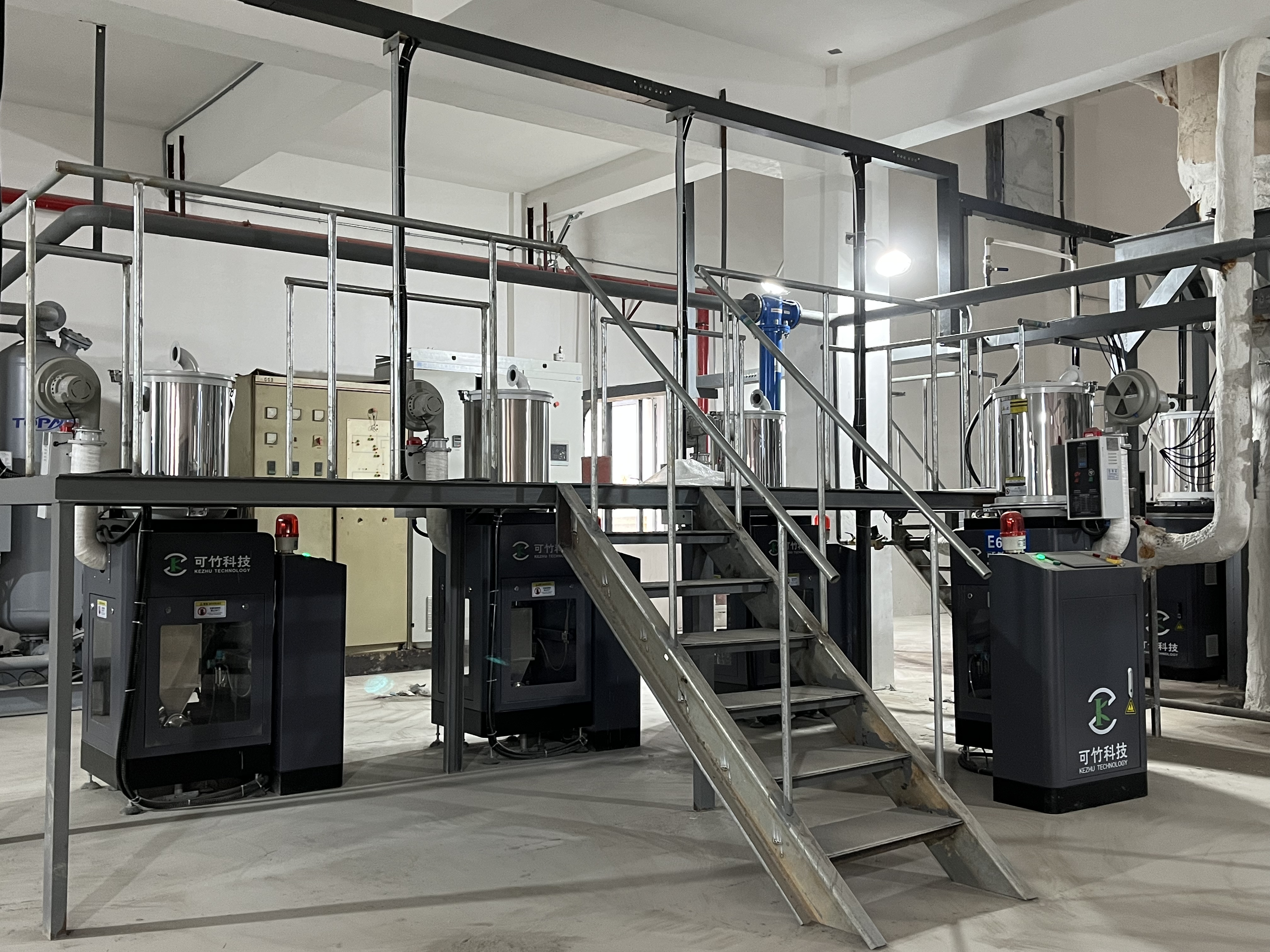 失重式色母粒喂料機(jī)在化纖色絲生產(chǎn)中的作用 失重式色母粒喂料機(jī)在化纖色絲生產(chǎn)中的作用